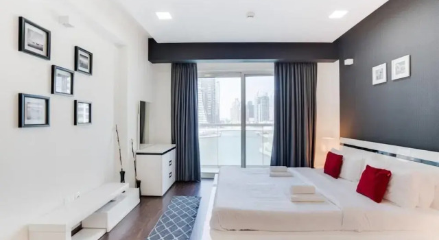Vast Apt With Stunning Views of Dubai Marina, Забронировать Отель Дубай-Марина , рядом с Dubai Marina Yacht Club