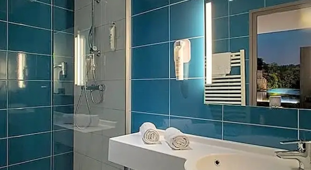 Четырёхместный семейный номер Standard The Originals City, Hôtel Le Boeuf Rouge, Saint-Junien