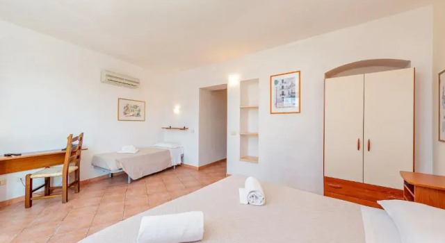 Трёхместный номер Classic с балконом Hotel Villa Piras