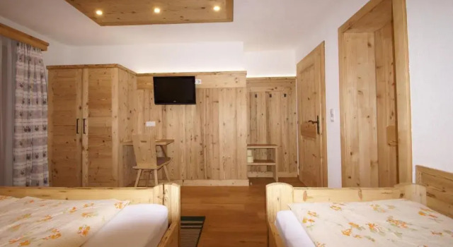 Ferienwohnung Bergheim, Забронировать Отель Отели Тироля с парковкой, Парковка