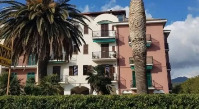 Leo Seaview Apartment
