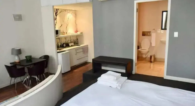 1 Bedroom Apartment With Roof Top Views, Забронировать Апартаменты/квартира Отели Кейптауна с бассейном, рядом с Замок Доброй Надежды, Бассейн