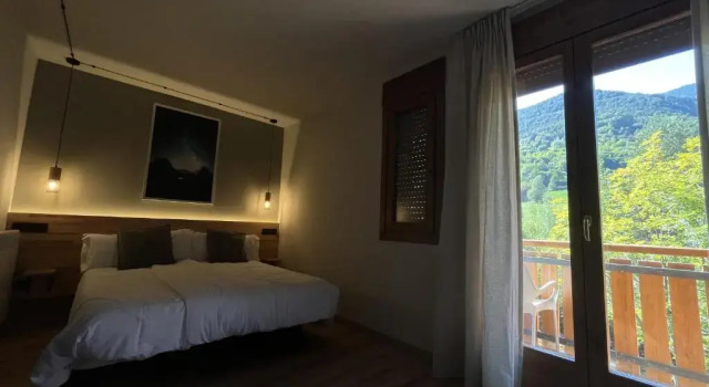 Двухместный номер Standard с балконом Hotel Els Encantats