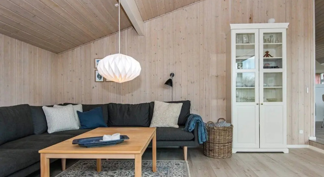 Lavish Holiday Home in Henne With Sauna, Book Hotel 3-stjernede hoteller i Henne, 3*