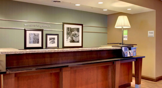 Hampton Inn & Suites Grafton, Book Hotel Grafton Wisconsin