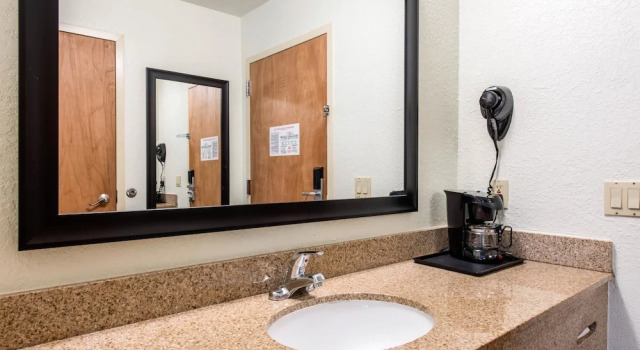 Люкс Spark by Hilton Orlando near Universal