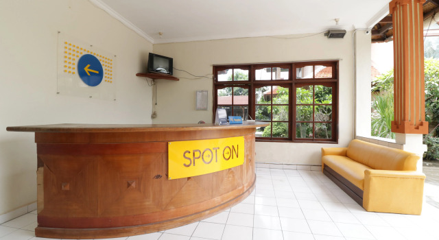 SPOT ON 2426 Hotel Aget Jaya Ii