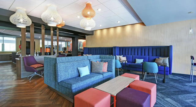 Кровать в общем номере Tru By Hilton Grand Rapids Airport