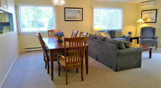 10 Gray - 2 Bedroom Condo, Varaa Hotelli Hotellit New England uima-altaalla, Uima-allas