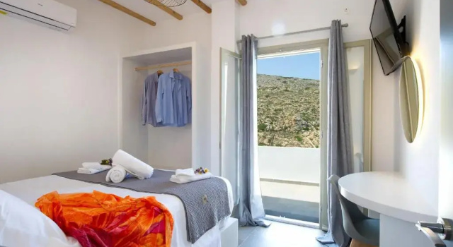 Droufakos’ home, Lux seafront apartment w. View
