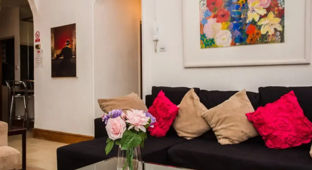 Comfortable Bright & Spacious 2 Bed Central London, Забронировать Отель Отели Лондона 3 звезды, рядом с Памятник «Боудикка и ее дочери», 3*