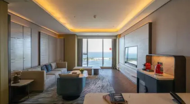 Двухместный люкс c 1 комнатой Crowne Plaza Weihai Binhai by IHG