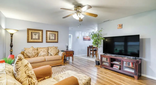 Canalfront Cape Coral Home: Fish, Swim & Lounge!, Забронировать Дом для отпуска Виллы Кейп-Корал, Вилла