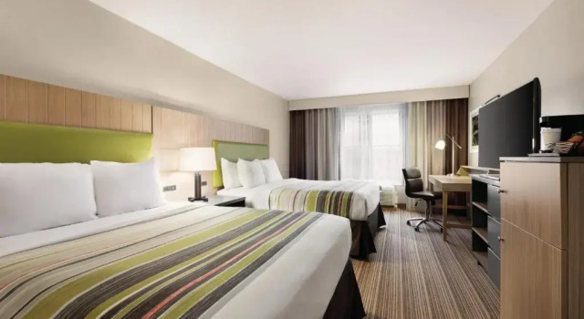 Четырёхместный номер Standard Country Inn & Suites by Radisson, Wytheville, VA