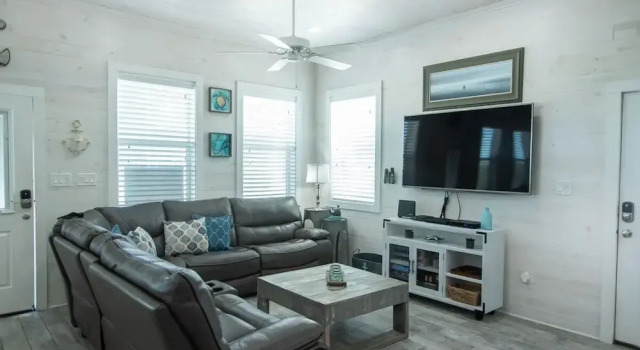 Good Times and Tan Lines - 4 Br home