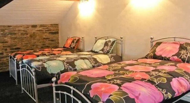 Hendre Aled Farmhouse, Забронировать Дом для отпуска Ллансаннан Клоид