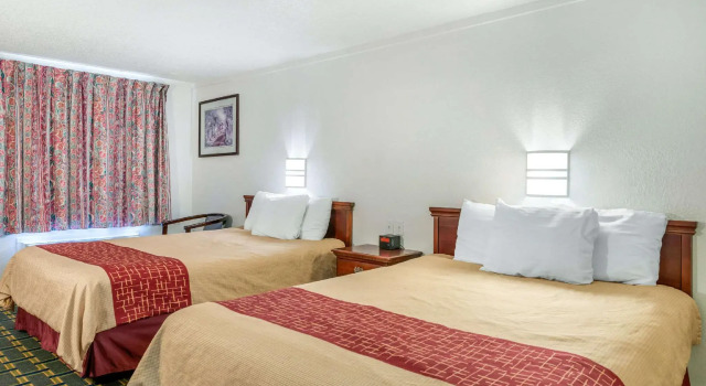 Четырёхместный номер Standard Knights Inn - Hilliard