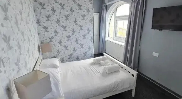 Четырёхместный номер Standard с видом на море Queens Plaza Hotel