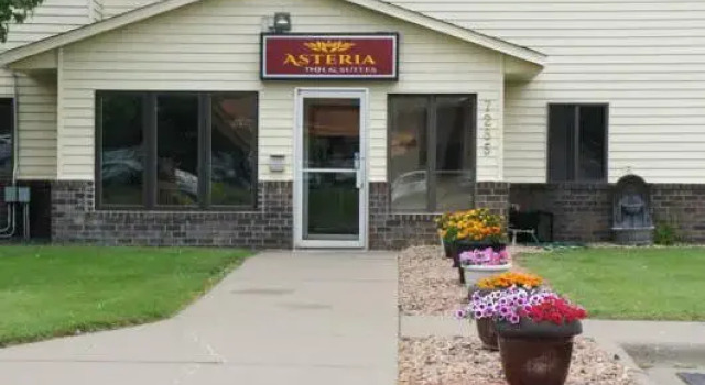 Кровать в общем номере Coratel Inn and Suites Maple Grove