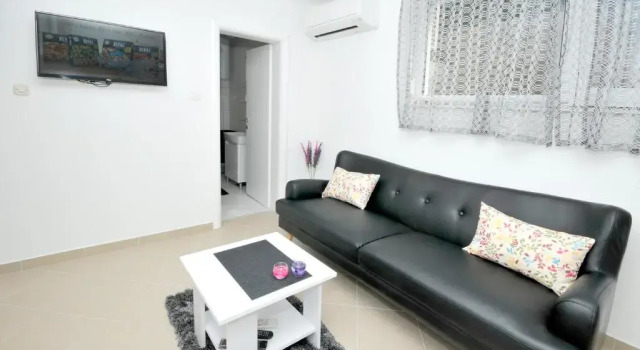 Apartmani Mijatović, Rezerwuj Hotel Hotele w Split-Dalmatia County z parkingiem, Parking