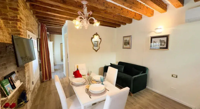 Graceful Venice Barnaba Suite by Ca-sa Check, Забронировать Апартаменты/квартира Дорсодуро Венеция, рядом с Accademia Bridge