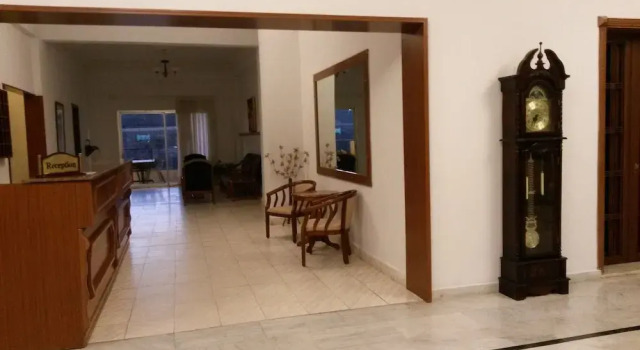 Al Sakhra Hotel, Varaa Hotelli Aley Libanon-vuori