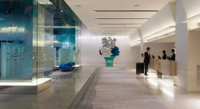 Lhotel Island South