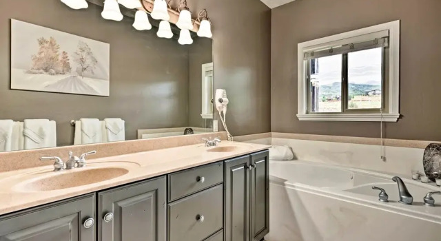 Апартаменты Renovated Condo 8 Miles to Snowbasin Ski Resort!