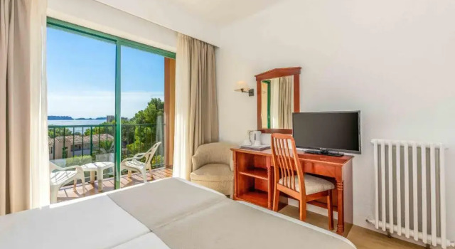 Трёхместный номер Standard Valentin Somni Hotel & Suites