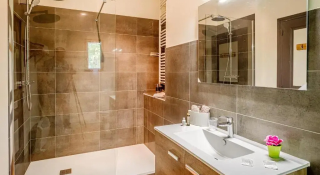 Трёхместный номер Standard с видом на бассейн Clos du Bois Brard B&B