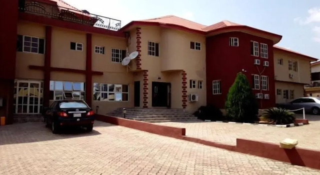 Gullivers Hotel, Rezervovat Hotel Hotely v Ibadan se snídaní, Snídaně