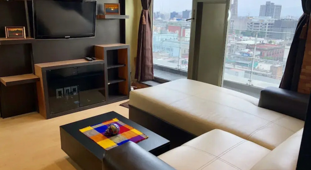 Apartment Downtown with Balcony 12 C