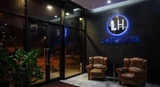 LH Hotel&SPA, Забронировать Курортный отель Отели Львова с парковкой, рядом с Музей этнографии и художественного промысла, Парковка