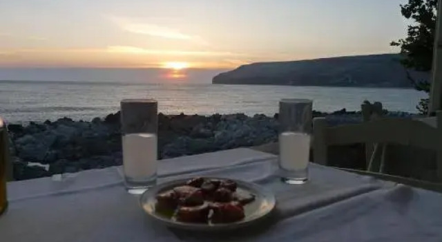 Kourmas Suites, Book Hotel Limeni 