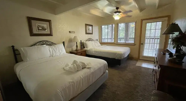 Mountain Harbor Lodge cottage on Lake Ouachita by RedAwning, Boek Vakantiehuis Hotels in Missouri met zwembad, Zwembad
