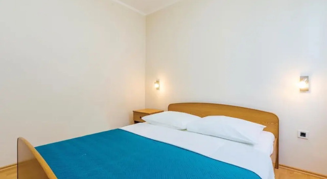 Awesome Home in Pinezici With Wifi and 2 Bedrooms, Varaa Hotelli Hotellit Kvarner Islands uima-altaalla, Uima-allas