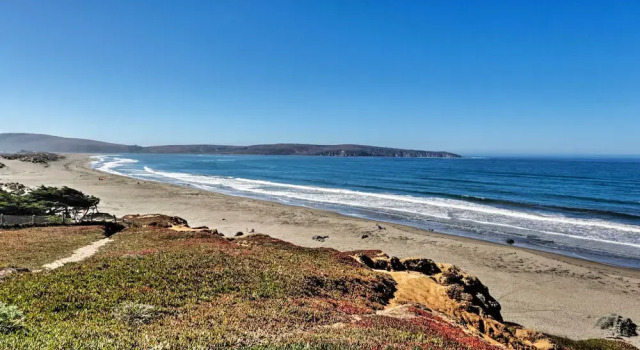 Коттедж Remodeled Home w/ Spa & Deck: Walk to Dillon Beach