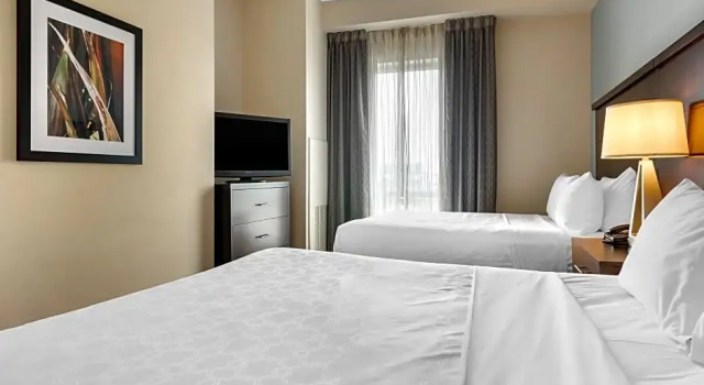 Четырёхместный люкс c 1 комнатой Staybridge Suites St. Petersburg FL by IHG