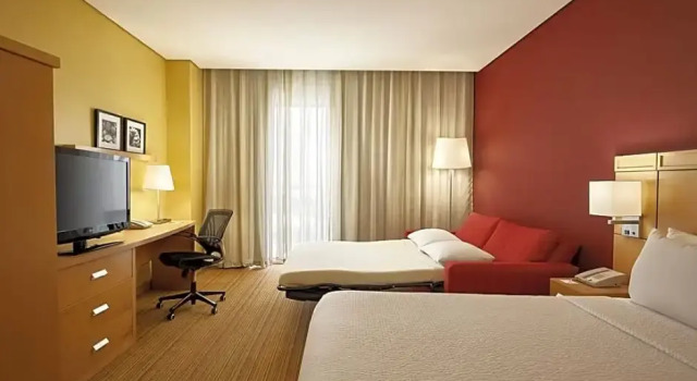 Номер Standard Courtyard by Marriott Leon at The Poliforum