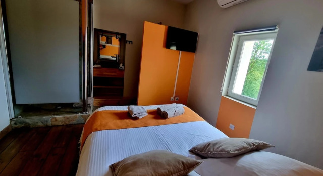 Двухместный номер Comfort с балконом и с видом на сад Villa Alyzea Chambre dhôtes réservée aux adultes
