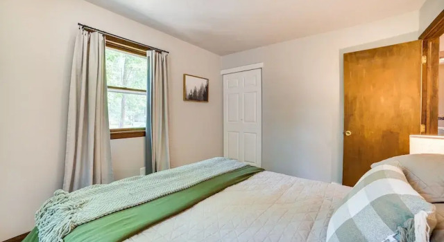 Family Roscommon Home - 3 Mi to Higgins Lake, Reservar Hotel Roscommon Michigan
