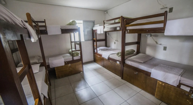 Кровать в общем номере Okupe Pousada & Hostel Jardins