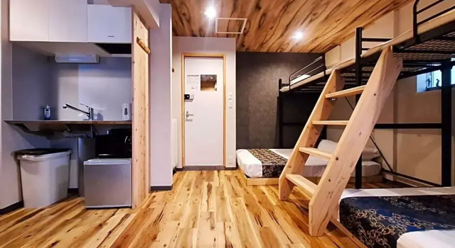 Семейный люкс с балконом Poly Hostel Osaka