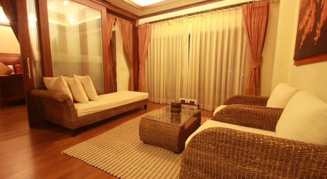 Люкс с балконом Narakul Resort Hotel