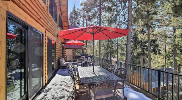 Коттедж с 2 комнатами с балконом Luxury Mountain Cabin w/ Furnished Deck + Views!