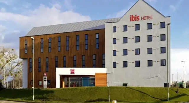 Кровать в общем номере ibis Gloucester