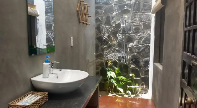 Кровать в общем номере The Seaside Bungalow Hostel and Bar
