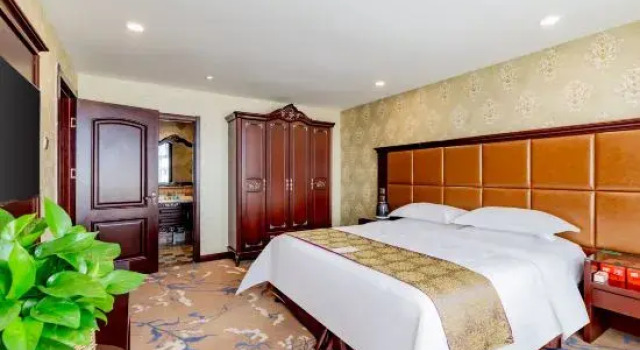 Люкс Deluxe Level of Details International Hotel