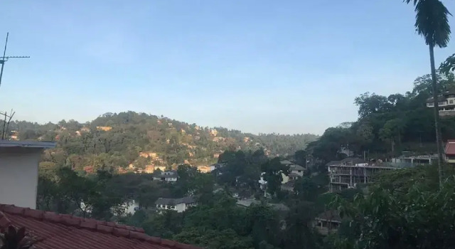 Кровать в общем номере Travel Hub Kandy