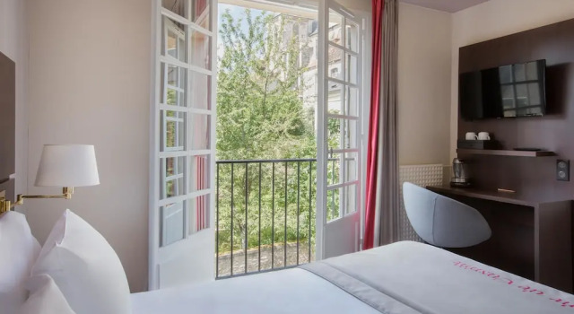 Двухместный номер Standard с красивым видом из окна Best Western Blanche de Castille Dourdan